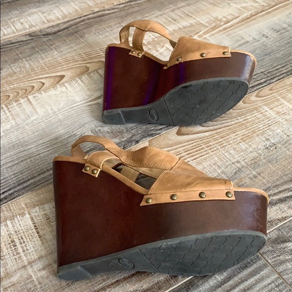 Candie’s Tan and Brown Wedges - Picture 3 of 5